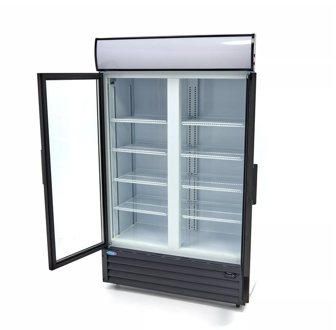 700L refrigerator display