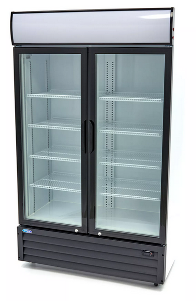 700L refrigerator display